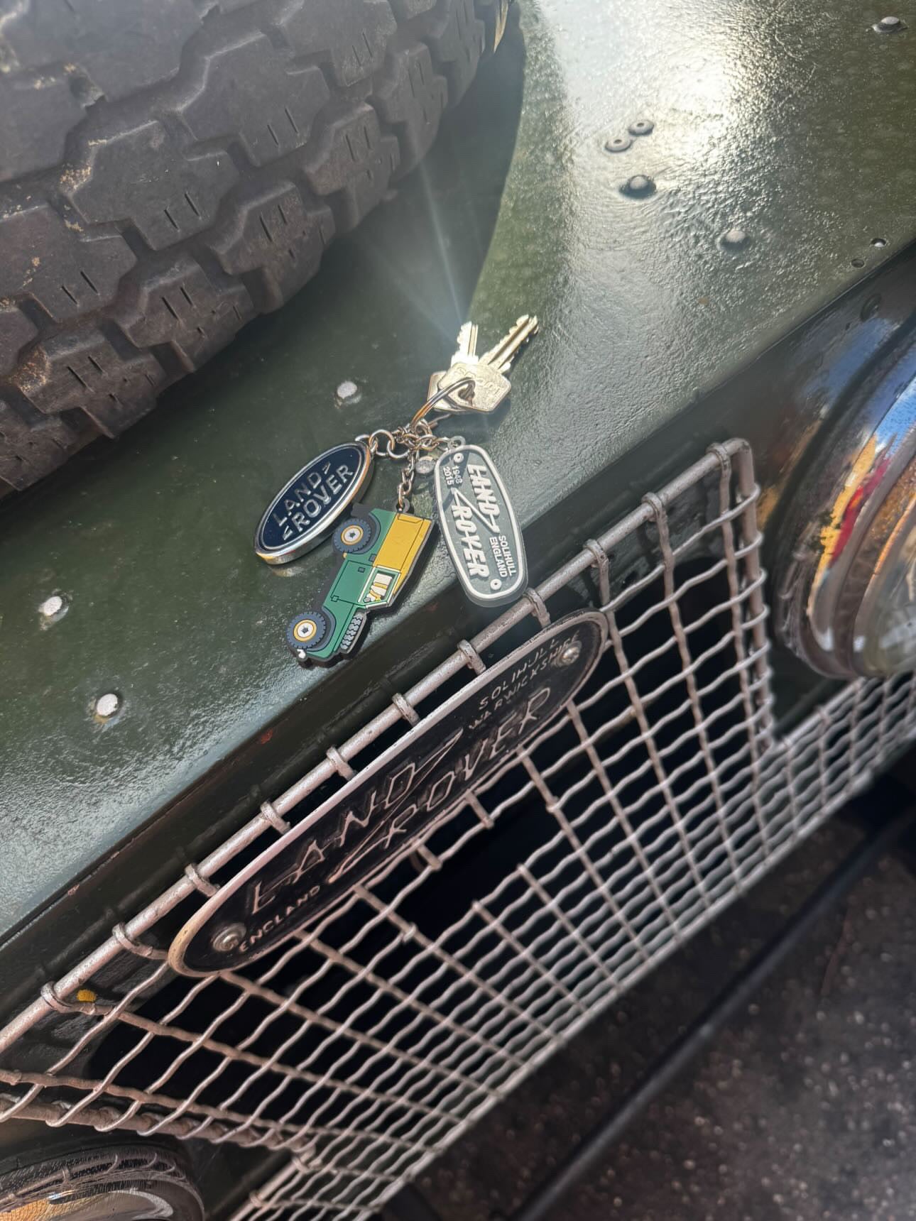 Land Rover Key895g Key Chains for Car Lovers – The Keyring Garage